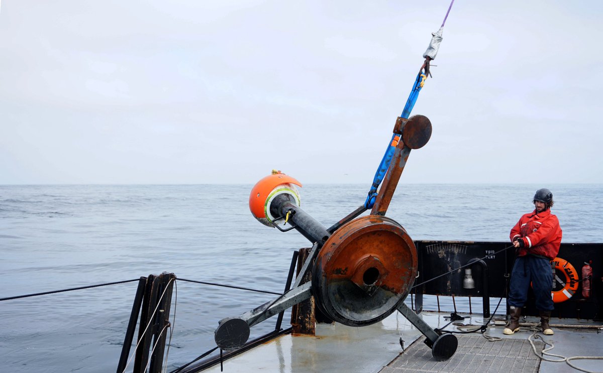 MBARI_News's tweet photo. This 1-ton monitoring device was swept down #MontereyCanyon and buried by #TurbidityCurrents 2x in 1 yr! https://t.co/DVhKundzSs https://t.co/NwDIP8yRAs