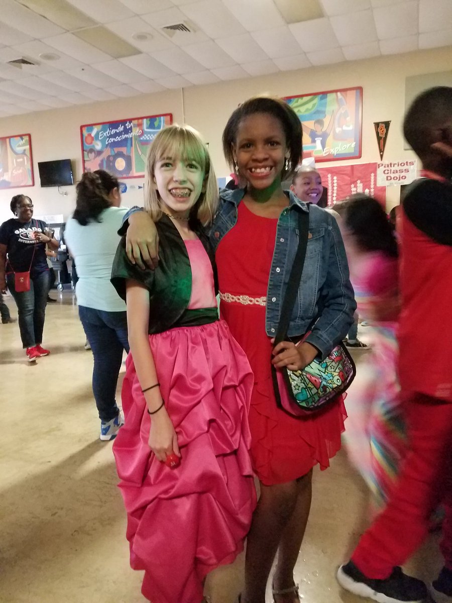 ddpetter's tweet photo. 2 beauties at the Valentines Dance. #saladopatriots https://t.co/KfQE9oE6Ym