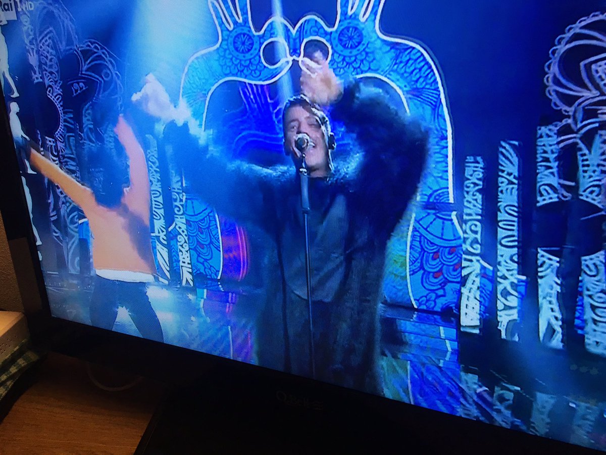 marcoanelli's tweet photo. Si sì vinci tu caro #Francescogabbani con la tua #occidentaliskarma #sanremo2017 hai spaccato!!! Cambio look con scimmia 👌 https://t.co/niXtjdqkVy