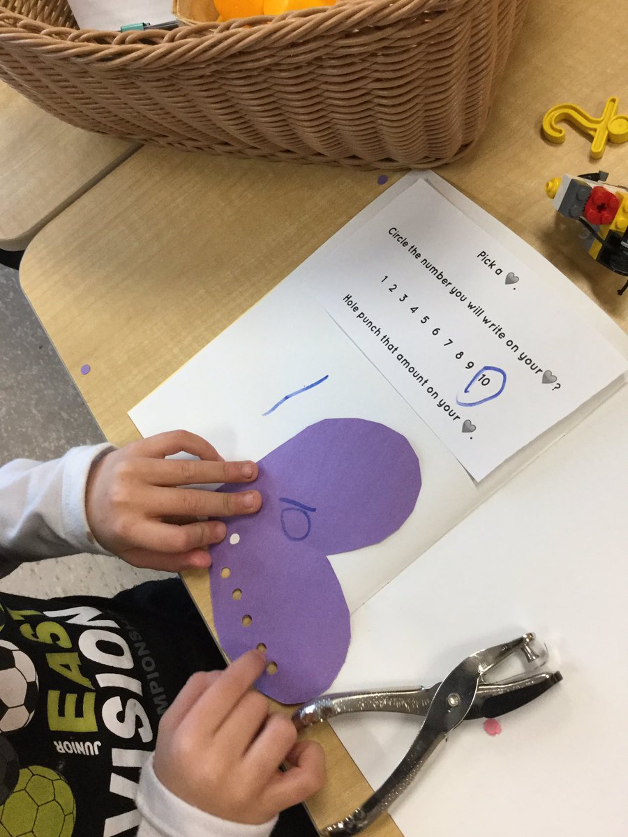 Bashful_e_r's tweet photo. #math in our #Kindergarten room this week!So proud that our friends enjoyed counting & using a new tool for the 1st time #MaryWright βΊοΈ https://t.co/l5NPXs4B4N