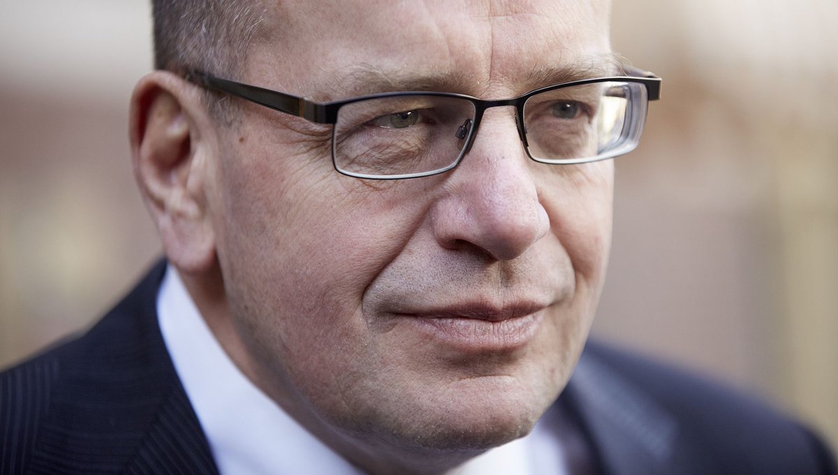 nrc's tweet photo. Fred Teeven voorgedragen als lid van Raad van State
https://t.co/L81ATNZadL https://t.co/xCukIyczAA