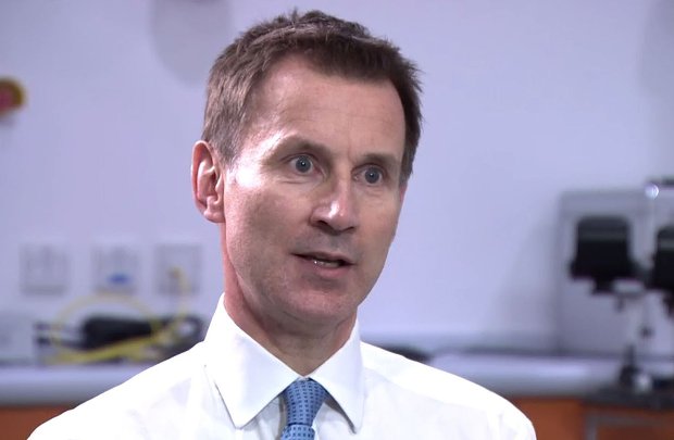 MirrorPolitics's tweet photo. Now Jeremy Hunt has admitted there's an NHS crisis, let's have cash to solve it https://t.co/0ReBZ7xpZb https://t.co/RaotP2jMnE