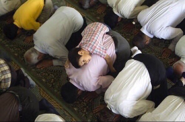 Tumblrx7's tweet photo. "وحين سجد أبي سمعته يحدث ربي باكياً :
 اللهم اني أسالك حياةً كخفة طفلي على ظهري".🌿 https://t.co/5HMWOh86EI
