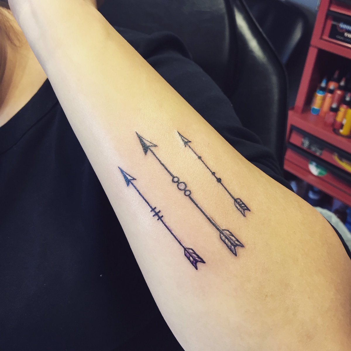 LydGould's tweet photo. Storm day ink 🖋💕 #bondedink #3arrows3babies https://t.co/yY2mqKLOp1