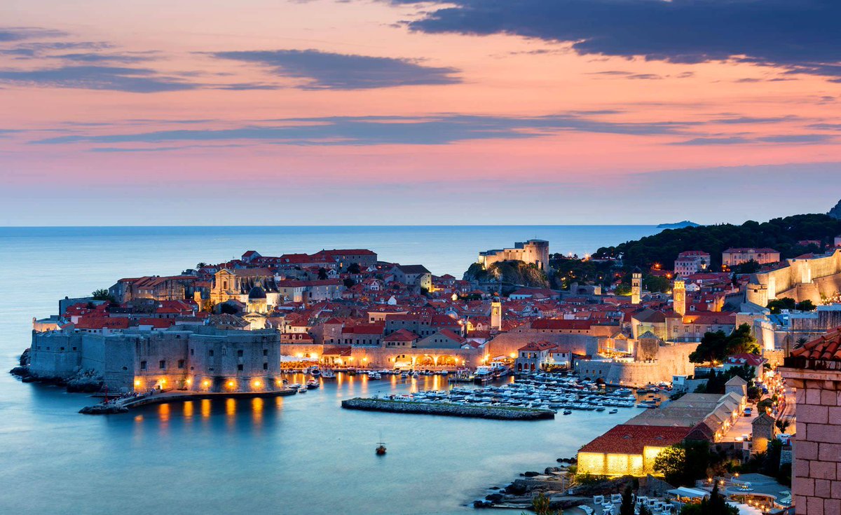 #Dubrovnik, amazing by the day, magical by the night!
#CroatiaFullOfLife #Croatia
web: dalmatiariviera.com