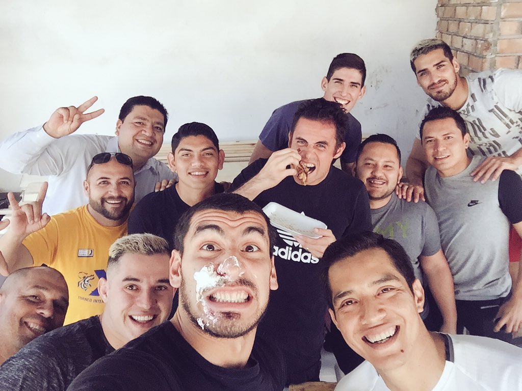 PatonGuzman's tweet photo. #Los31 con la banda en #Zuazua #Miguel #Jorge #Serena # Toño #Viky #Chepo #Pepe #Nabor #ElTigre #DonJuan #Juan #Cone #Compi #Betito y mas 🐯. https://t.co/RouXLQaeHH