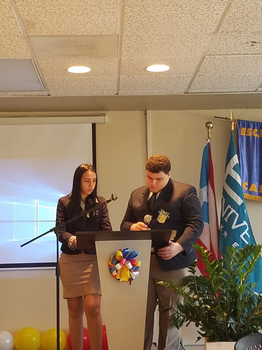 william_29176's tweet photo. En la iniciación de los #FuturosLideresComercio #EscuelaMiguelSuch con la facultad de maestros @EDUCACIONPR @SecEducacionPR en #EDPcollege. https://t.co/wFgFdWWNDz