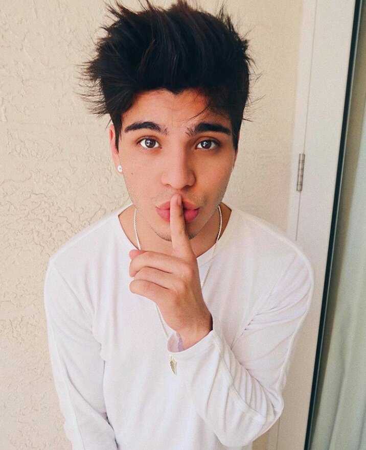 Valerysofia_1d's tweet photo. DIOS MIO, ESTOS OJOTES 
 #KCAEstrellaLatina #SebastiánVillalobos https://t.co/P0y7gRUdue