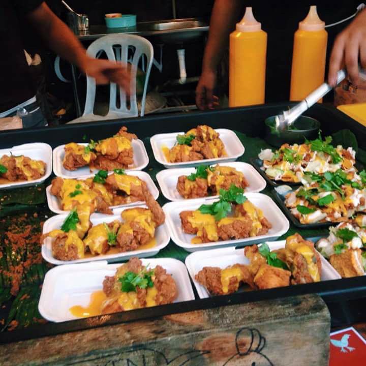 iloveyouIPOH's tweet photo. Argh Persetankan deme. abg nk bagi tahu port ayam goreng keju jalanan kalah kfc. Di gamilia fried ciken depan dmall seri iskandar. Murah je https://t.co/LfQ8g8eele