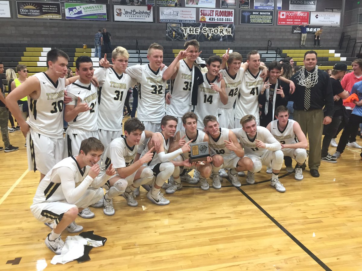 DhillsAthletics's tweet photo. Here are your 2016-17 Region 9 Champions!! Roll Thunder!! https://t.co/Xaj5I7ZB9E