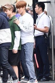 chubby_1026's tweet photo. ชอบเวลาที่พี่เจโน่อยู่กับน้องเล่อมากอ่ะ ชอบที่เจโน่คอยอยู่ใกล้ๆน้อง ดูแลน้อง ให้กำลังใจน้อง ช่วยเหลือน้อง งุ้ยย #nole #jenochenle https://t.co/r8tXiSqzfQ