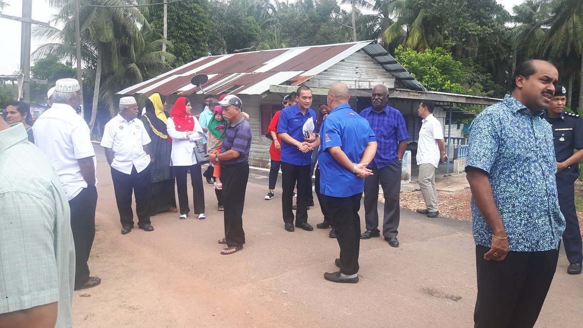 DS <a href="/HishammuddinH2O/">Hishammuddin Hussein 🇲🇾</a> sempat singgah ke rumah Sdr. Ali Bin Alwee di Kg. Muhibbah.

#SembrongKita