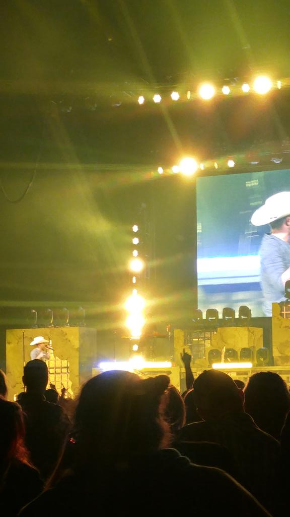 amymach1019's tweet photo. #worstconcertever
#leebricewasaheadliner
#malikmonk https://t.co/46VF64trYO