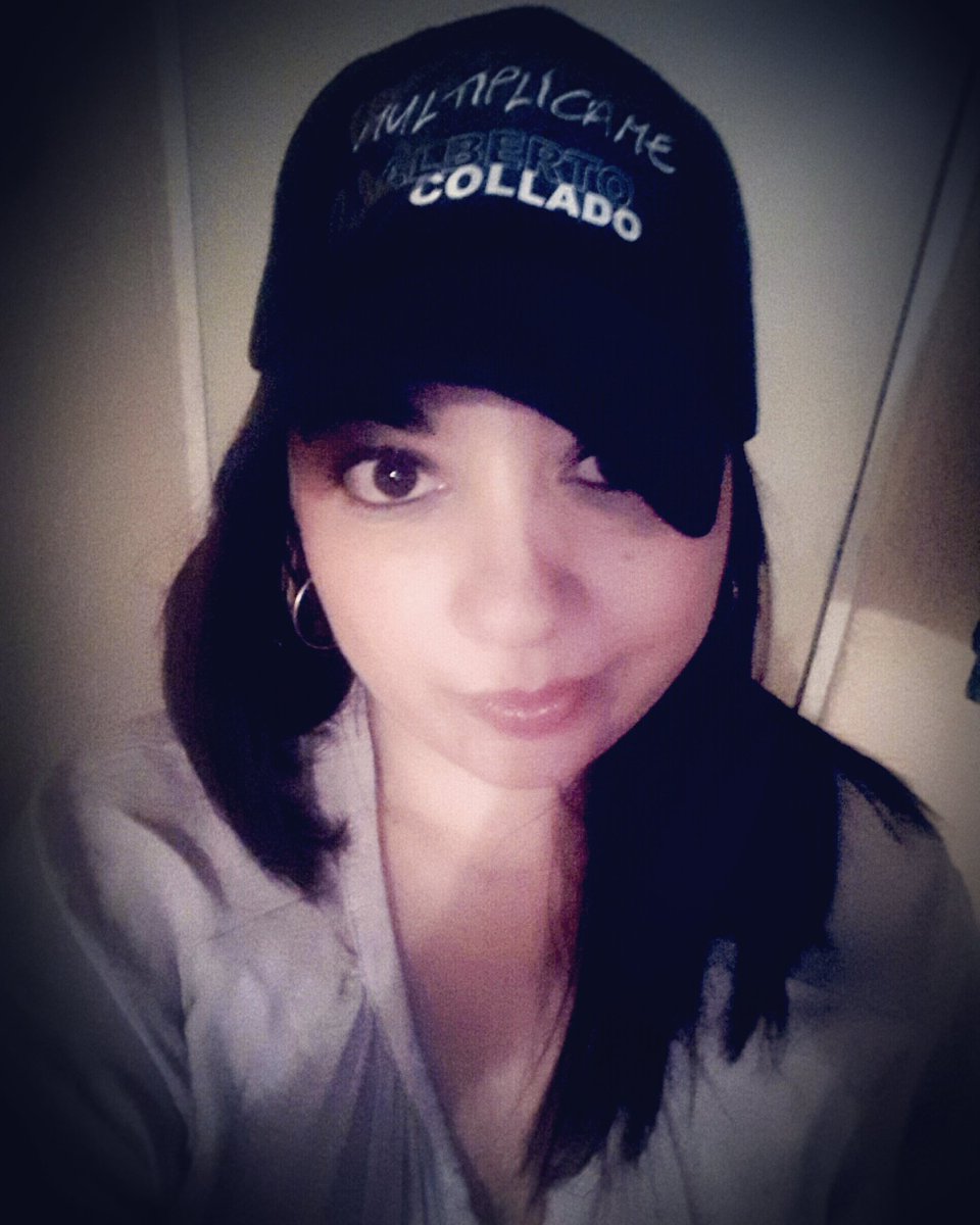 Ariadna_Barcena's tweet photo. Yo en todas partes presumiendo mi gorra 😀😀😀 #MeCreoMucho #Multiplicame @albertocollado_ La amé!! 😍😙❤ https://t.co/qyoJYLJyvZ
