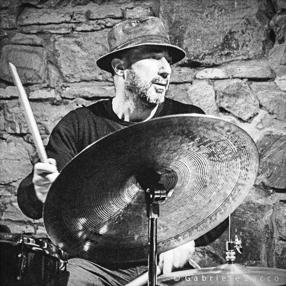 enzo_carpenter's tweet photo. May 25, 2017 Blue Jazz Club Saratoga • Palma de Mallorca
ENZO CARPENTIERI JAZZ QUARTET https://t.co/Ir9vOc7Ci7 @enzo_carpenter https://t.co/hGeQbcuYZC