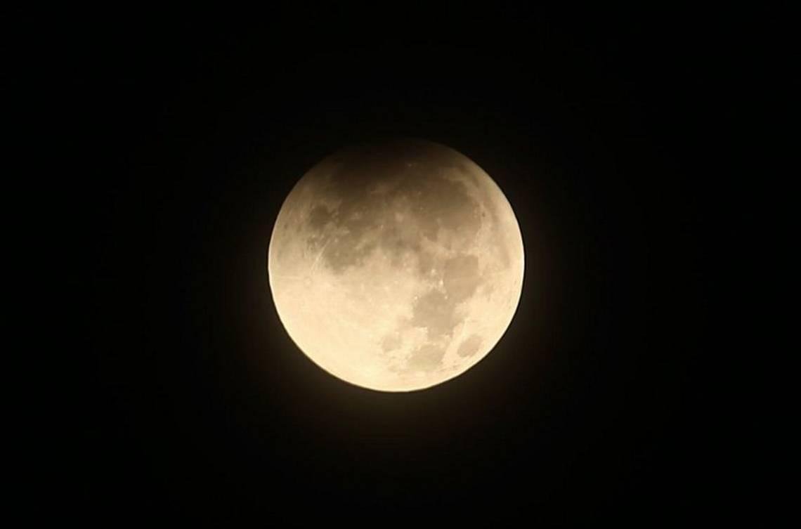 Cómo será y dónde se podrá ver el eclipse lunar de este viernes → ebx.sh/2l2NCBs