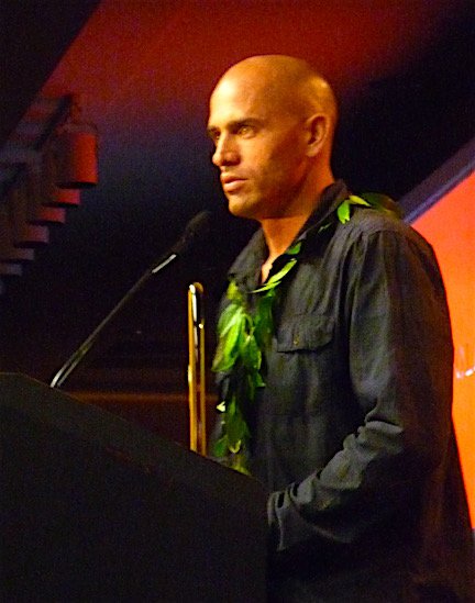 DrewKamp's tweet photo. @kellyslater Happy Birthday, kid! https://t.co/1sZmQNvIOS