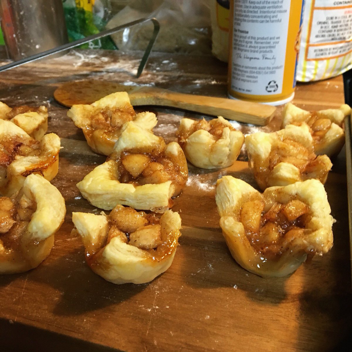 TheSpoon25's tweet photo. Mini Peach Cobblers @fox5dc https://t.co/8lASGgwQPY