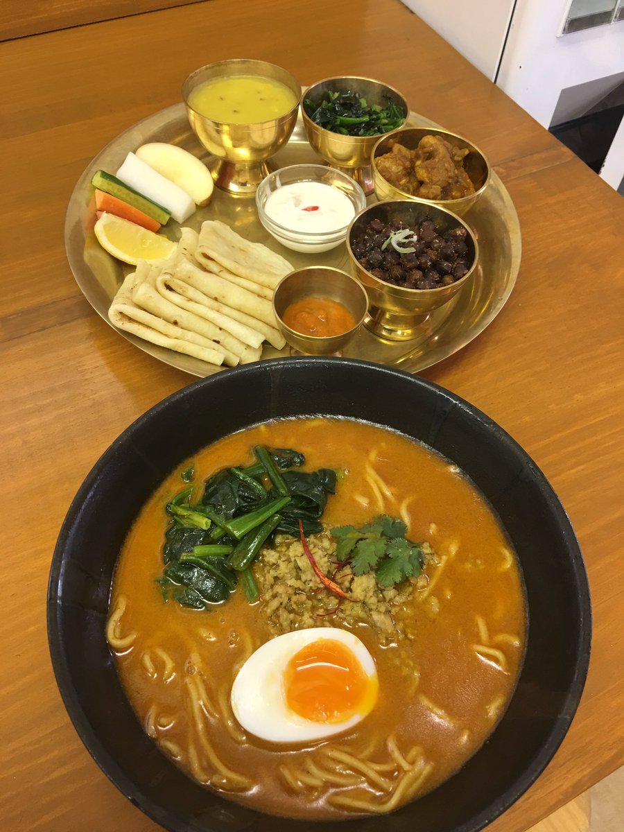 abikohariom's tweet photo. ハリオン の  ちかくで   スパイシー カレー ラメん  と どうじ��  ネパール  かていりょり   はじめました 。��ひたべにきてください。 https://t.co/nbRVbpOqB1