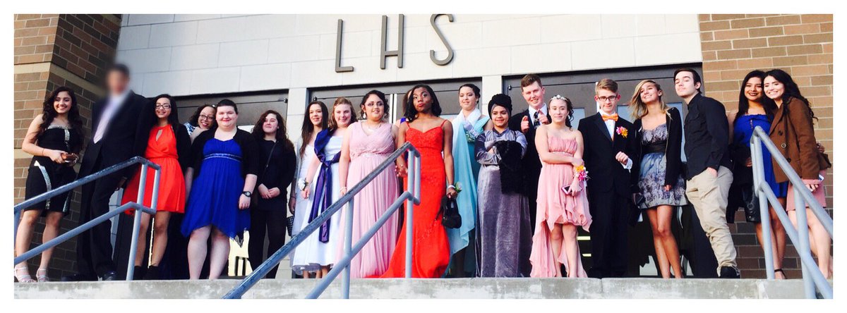 CarlaAdams61210's tweet photo. Here we come @BestBuddiesTN Prom! @LHSintheNews #LHSSpEd #BestBuddiesProm2017 https://t.co/eCHpbfn4w7