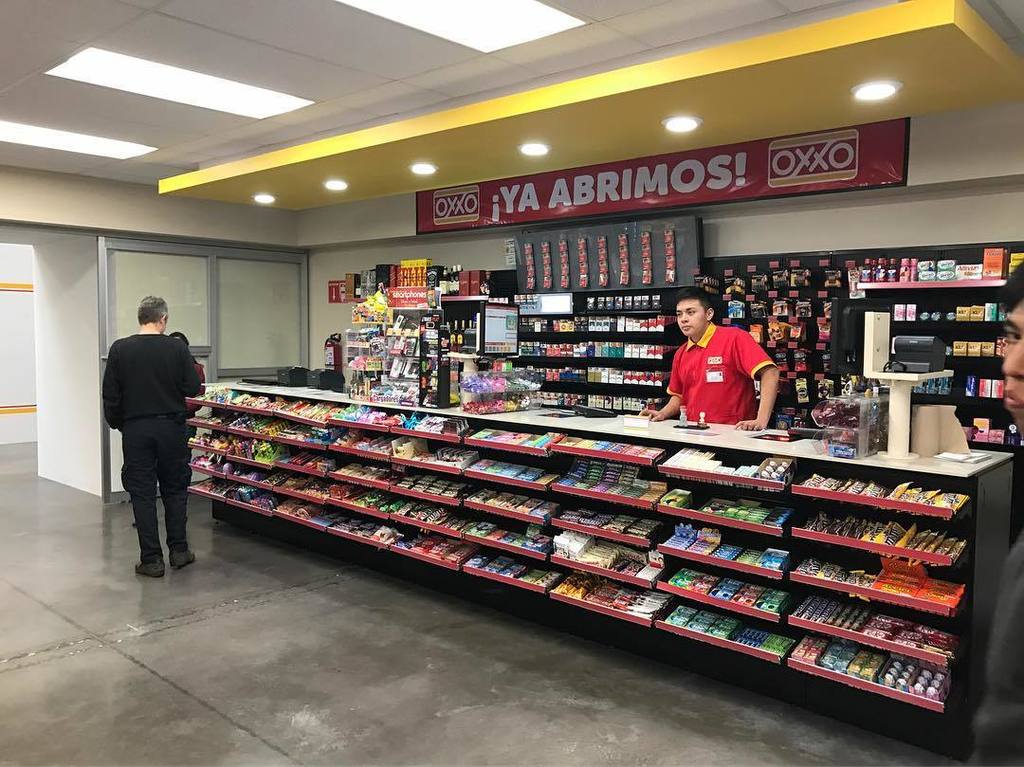 ASPpsu's tweet image. Gabriel Orozco installed a real OXXO at Kurimanzutto. You are given a dollar upon entering… ift.tt/2ltq7m8