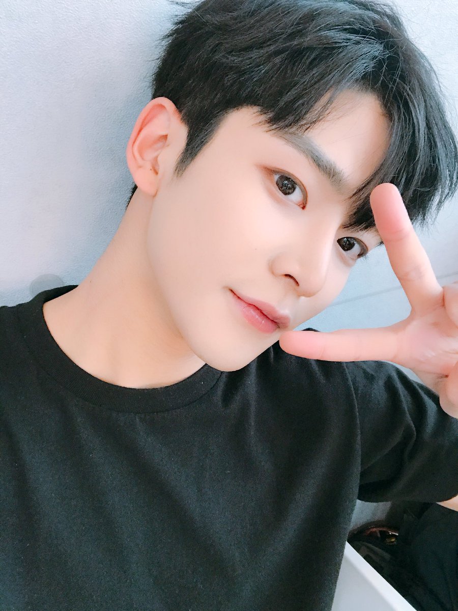 오~~ 오늘 음악중심 사전녹화 11시 반쯤 봅시다>< 우리 판타지들~~ 추우니까 따뜻하게 입고오기~~🐭🐭