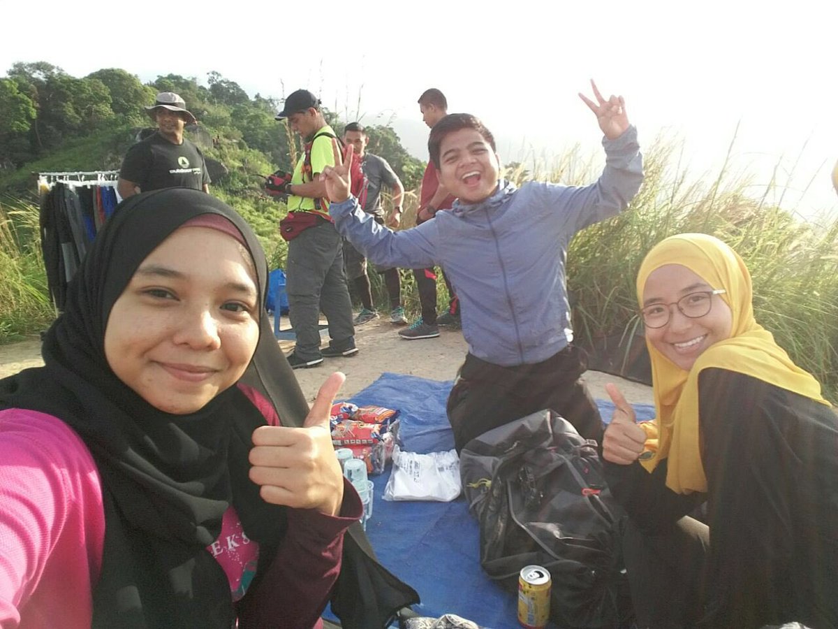 faredfaiz's tweet photo. Cari donation sikit kt atas broga nie... First time naik broga bawak load berat mcm anak kerbau #kresma https://t.co/Uc8QeqKgeG