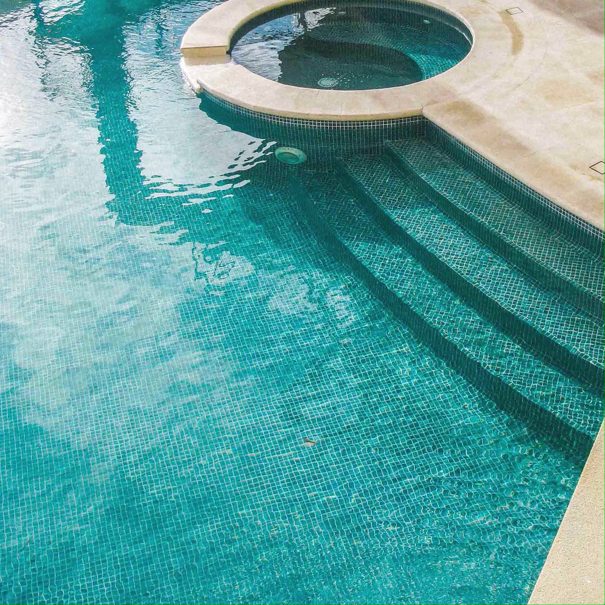 BellstoneSlate's tweet photo. Perfect weather for some pool design inspiration ☀️👙🏊🏼 - https://t.co/khJlRZ7oK8 #poolinspo #bellstone #naturalstone #travertine https://t.co/Bg1U4O6rqP