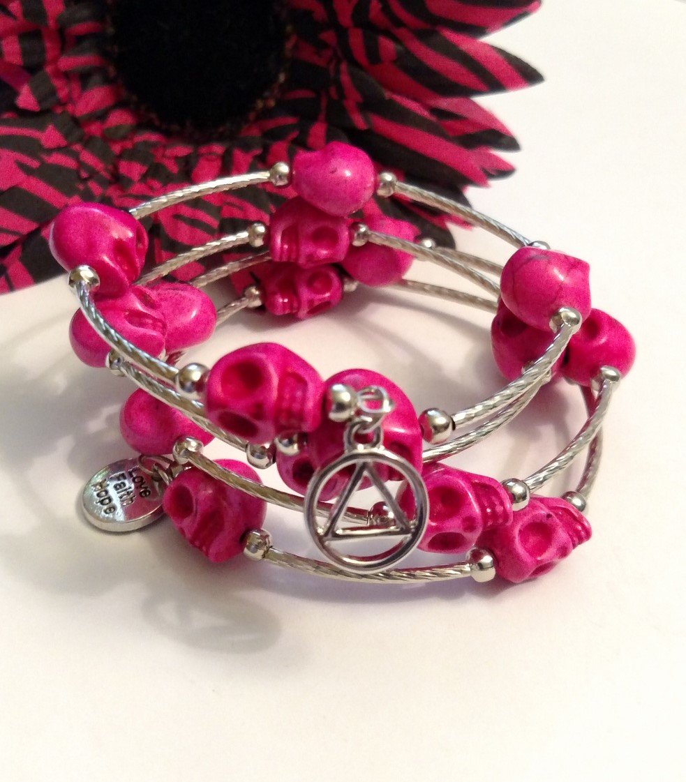 sfRecoveryGifts's tweet photo. What could be cuter than Hot Pink Skulls? #RecoveryGifts, #AA, #NA, #xa,  #Recovery, #Valentine https://t.co/mAgqaXj3be