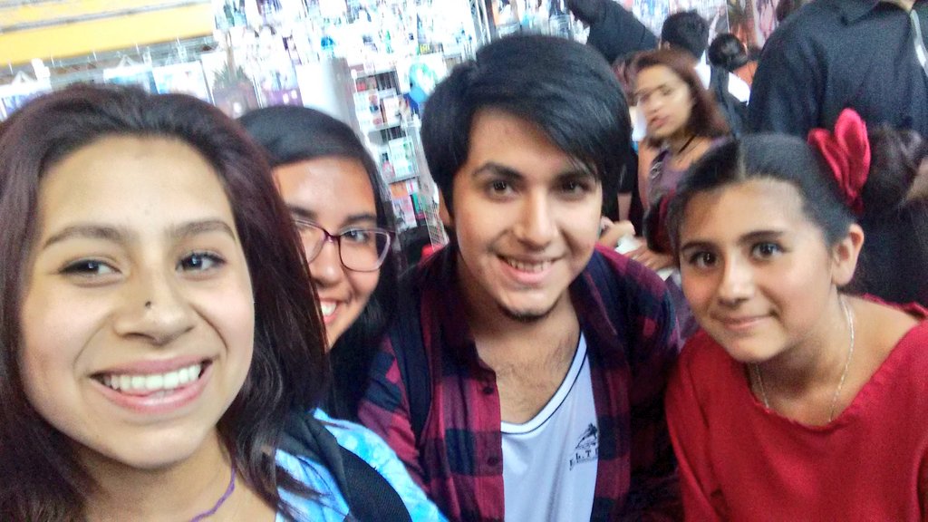 _v_sunshine's tweet photo. @Tricker_FD Conocerte Fue lo mejor de ese dia #AEX24🌌 https://t.co/J1MFB0mFRY