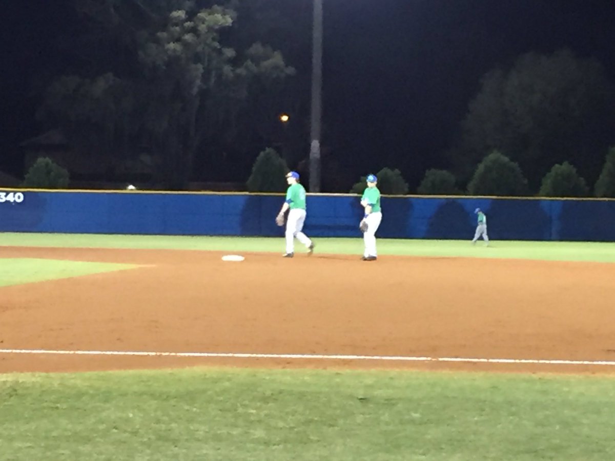 HCBradley14's tweet image. DP connection up the middle 2014 Alum Nic Strasser 2B &amp;amp; 2016 Alum Tanner May SS! UWF vs Rollins! #ThemDPBoys