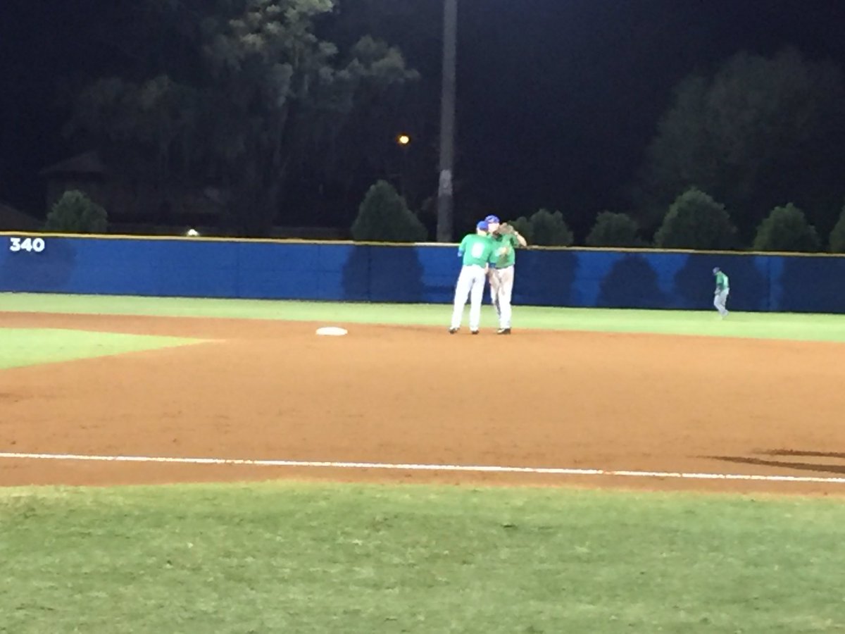 HCBradley14's tweet image. DP connection up the middle 2014 Alum Nic Strasser 2B &amp;amp; 2016 Alum Tanner May SS! UWF vs Rollins! #ThemDPBoys
