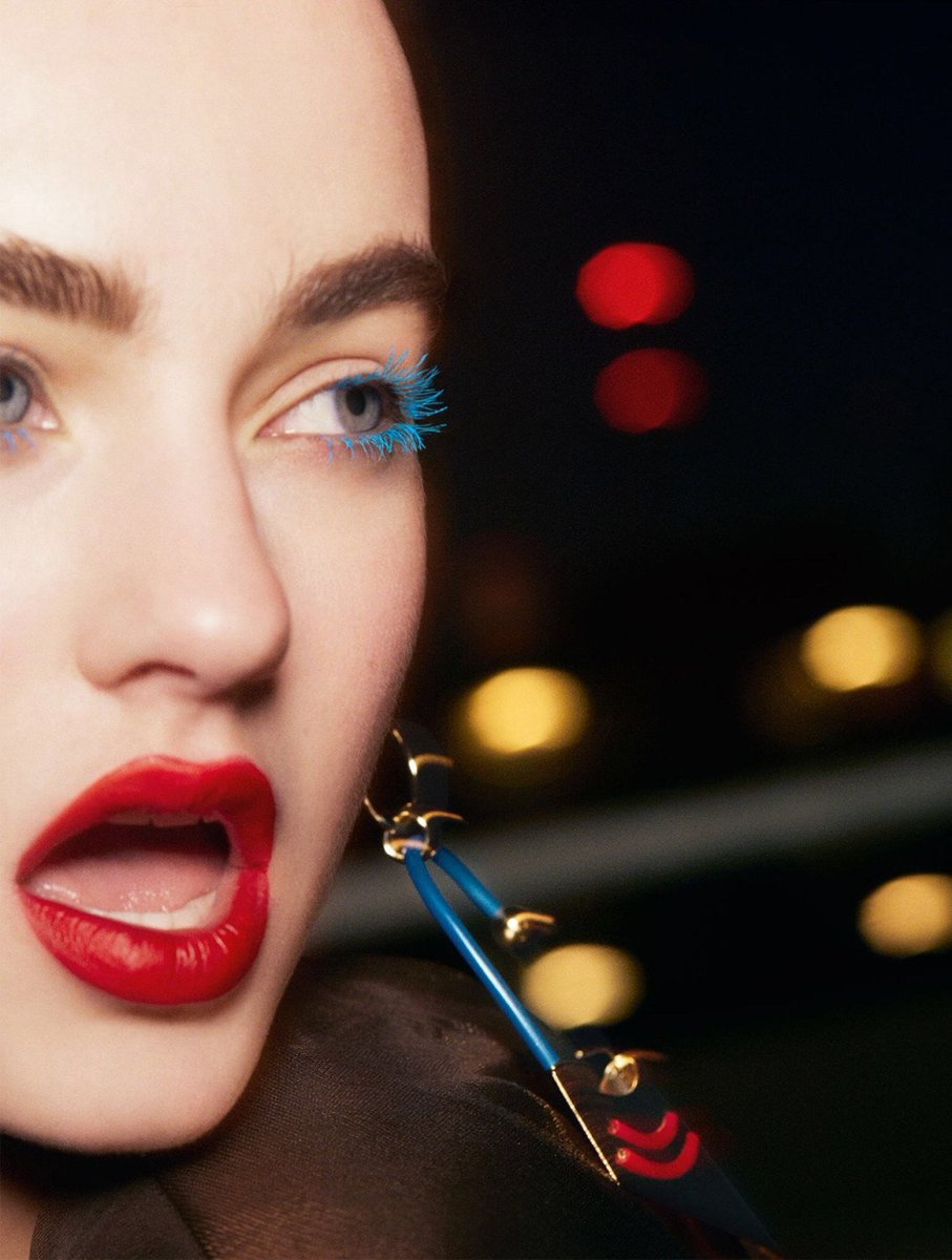 @maartjeverhoef flashes lashes of electric blue kisses with lips of a cherry hue <a href="/TheValGarland/">Val Garland</a> <a href="/BritishVogue/">British Vogue</a> fashioncow.com/2017/02/maartj…