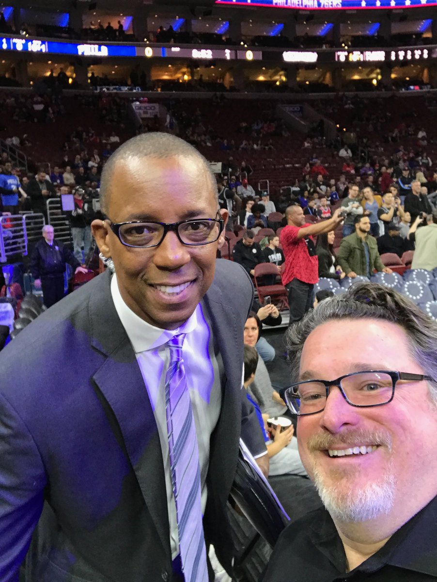 thomhoss's tweet photo. @seanelliott_32 N thx 4 taking a moment at Sixers game so I could get a selfie. Your Spurs in-game analysis has taught me much over the yrs. https://t.co/FYK1FXCCLt