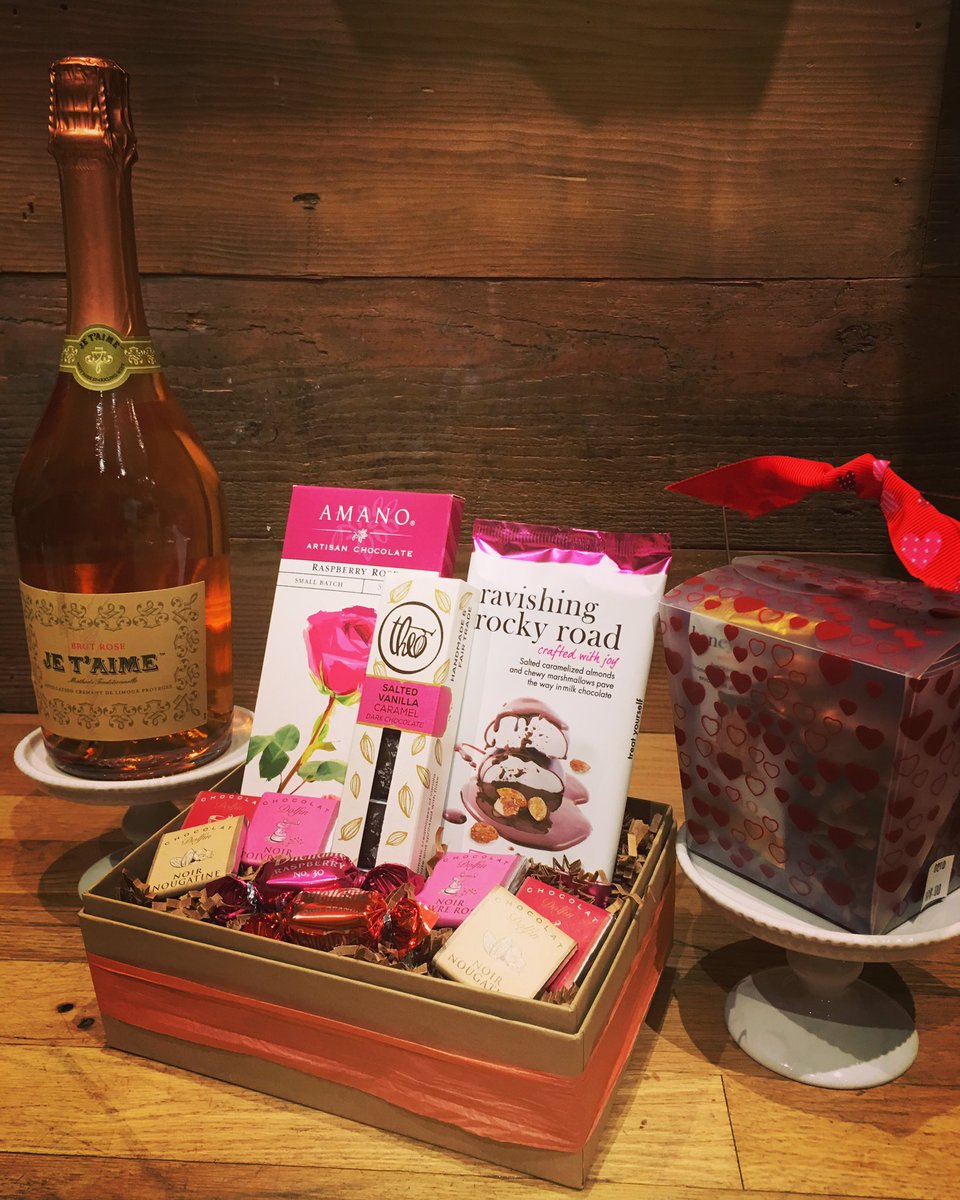 SEAChocolateBox's tweet image. 💕 Love is in the air! 💕 Make it a point to drop in for chocolate+wine this weekend! #ValentinesDay #vdaychocolate #VDay2017