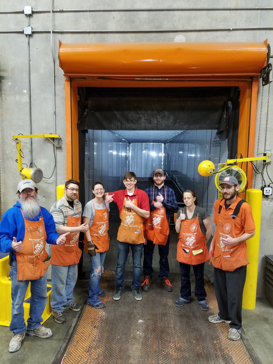 THDFortGratiotM's tweet photo. Great Job Team 2733, 1 hour E2E unload!! Way to go. @BruceSimon60 @StacyPenningto2 https://t.co/guPSD5Yilj