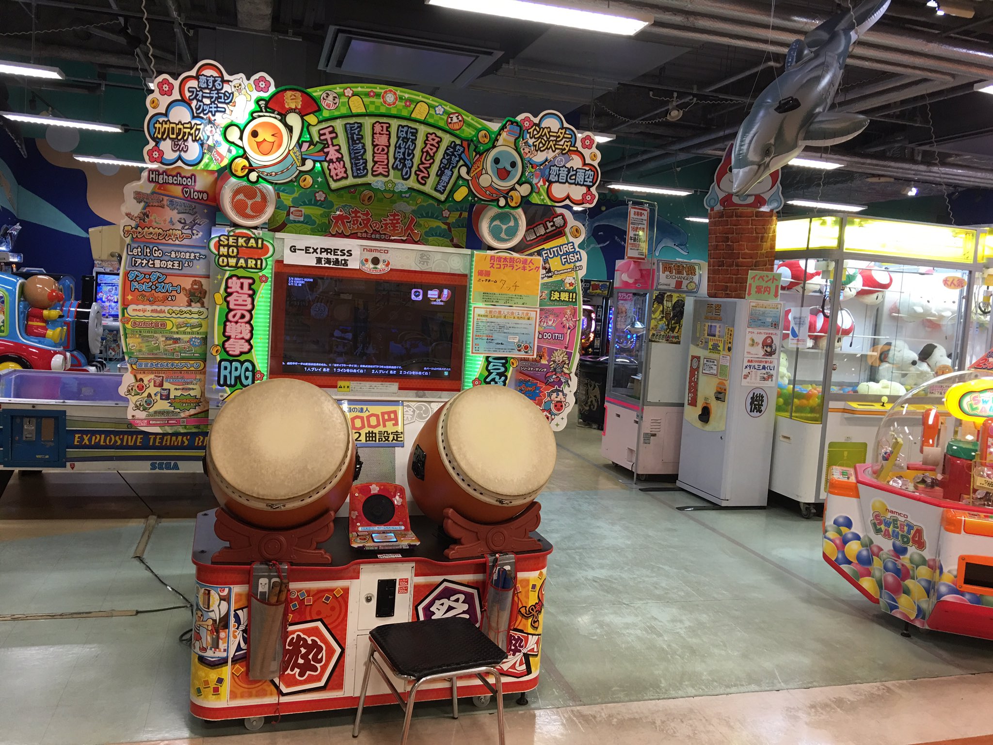 Twitter 上的 日本ゲーム博物館 目標1万人超え 名古屋市港区の某ショッピングセンター内にあるゲーセン 入口付近に太鼓の達人が1台あるのみで あとはメダル機とufoキャッチャーとプリクラ これが 今どきの地方のショッピングセンターの定番パッターンなんだよね