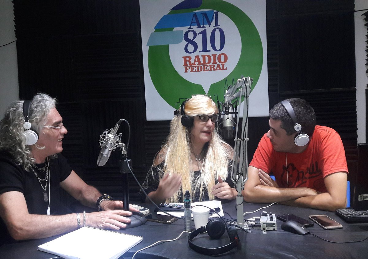 Am810Federal's tweet photo. Invitada en @TitanesEter ! Sumate al humor de #Am810 https://t.co/k7GufOdb9H