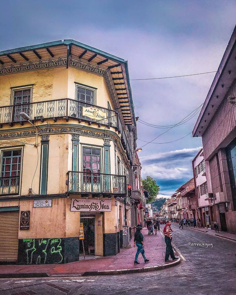 pattosar's tweet photo. Serie #street #Cuenca #Ecuador #AllYouNeedIsEcuador #iPhoneonly #house https://t.co/sQuJLhKiBm @patrickgog #FotoEc https://t.co/3BreD5HrQp