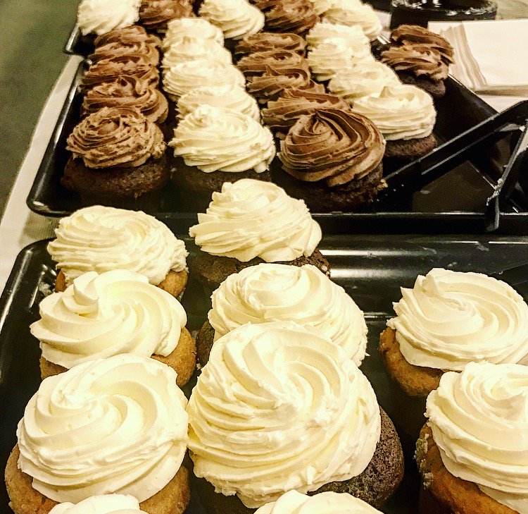 TUCommuters's tweet image. Come to Bumping Your Boo in WVC NOW! Don't miss the chance to joust with a partner, take pics in the photo booth, and eat endless cupcakes!