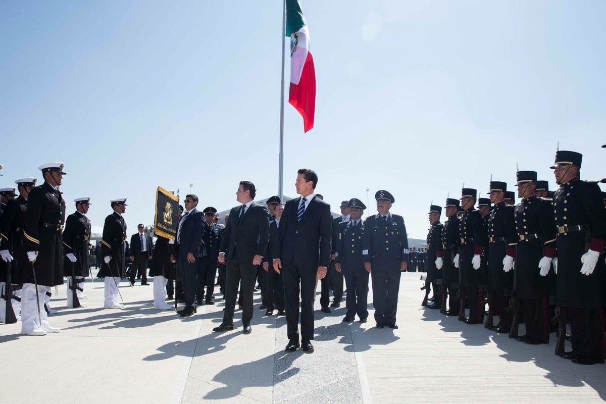 ESanchezHdz's tweet photo. Para lograr esta encomienda, #México ha contado con el inquebrantable respaldo y la lealtad del Ejército, la Fuerza Aérea y la Armada: @EPN https://t.co/vAY4fOIszV