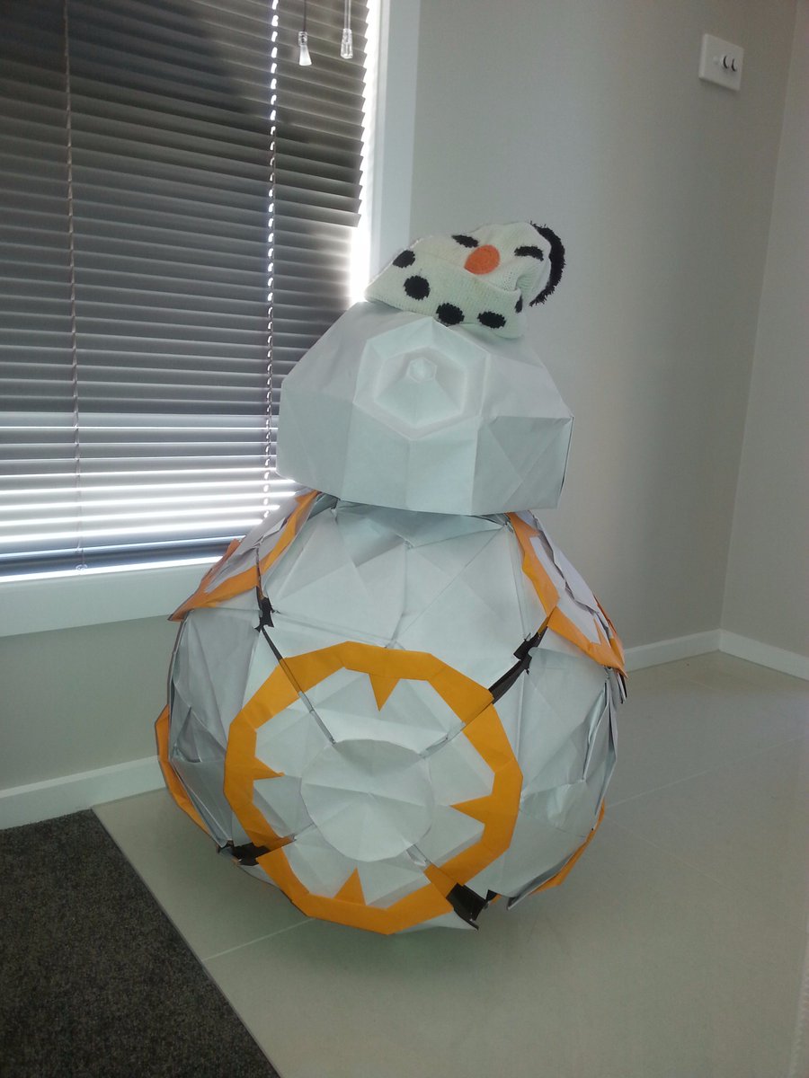starwarigami's tweet photo. https://t.co/pcglhPr8lJ

life size #StarWars #Origami BB-8 + diagrams https://t.co/jkqsZExmXo