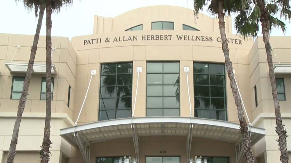 University of Miami evacuates Wellness Center bit.ly/2kCbBa1 https://t.co/h6KlUNYJFj