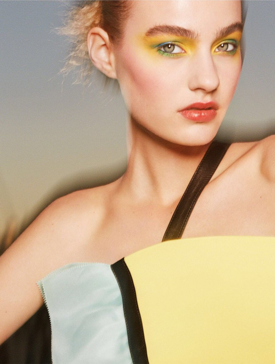 <a href="/TheValGarland/">Val Garland</a> lemon eyes are lined with lime making these lids #MellowYellow @maartjeverhoef <a href="/BritishVogue/">British Vogue</a> fashioncow.com/2017/02/maartj…