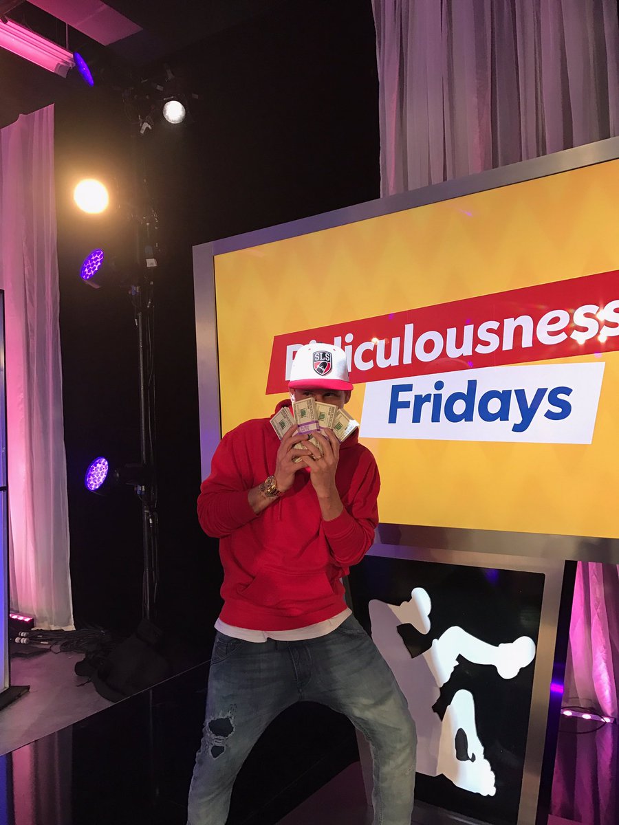 robdyrdek's tweet photo. I've got $500 towards your perfect Valentine's Day date and you can win it! 10k tweets of #RidicFridays unlocks your chance!! 💰 https://t.co/ubNqmFtG4P