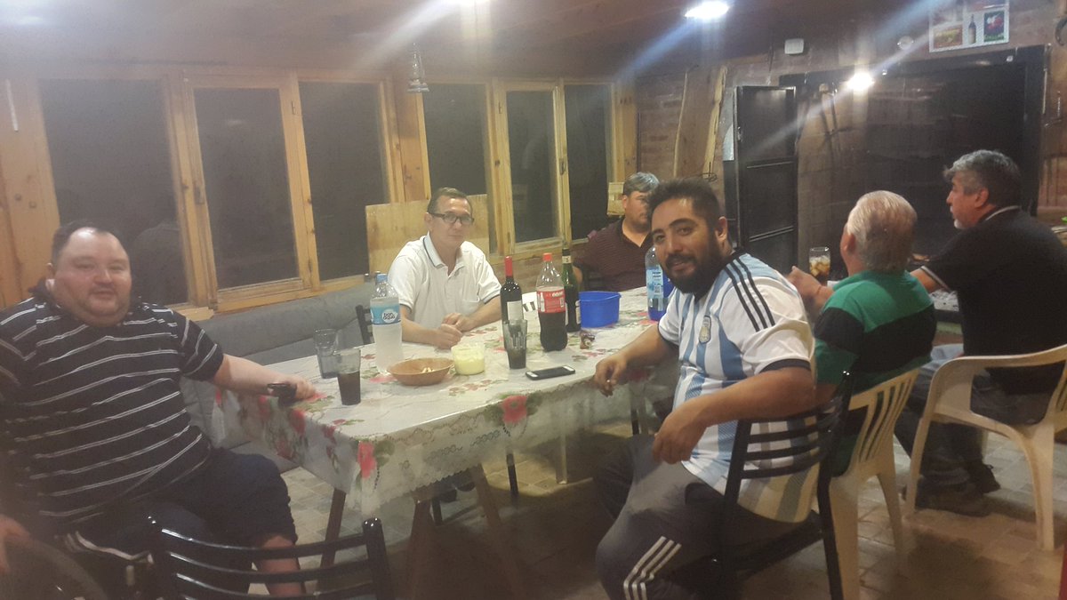 espinosatwfp's tweet photo. Salio asado con los cumpas @djmanolotw https://t.co/yDwNb8AQL3
