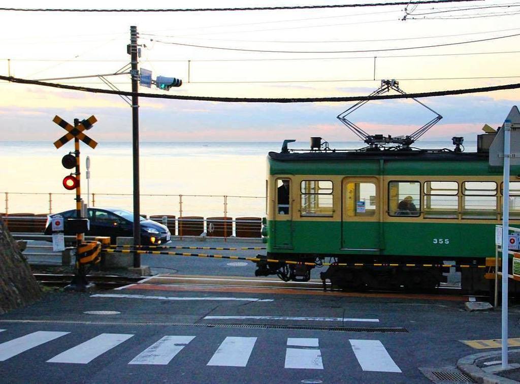 Filmeet 映画 A Twitter ホットロード 江ノ島 江ノ島の海より 週末のデート先に 冬の鎌倉江ノ島もおすすめ 映画 ホットロード のロケ地もこの場所 冬の海を眺めつつドライブ 海沿いのカフ T Co D6gt9l3egy T Co W1rumvfwgi