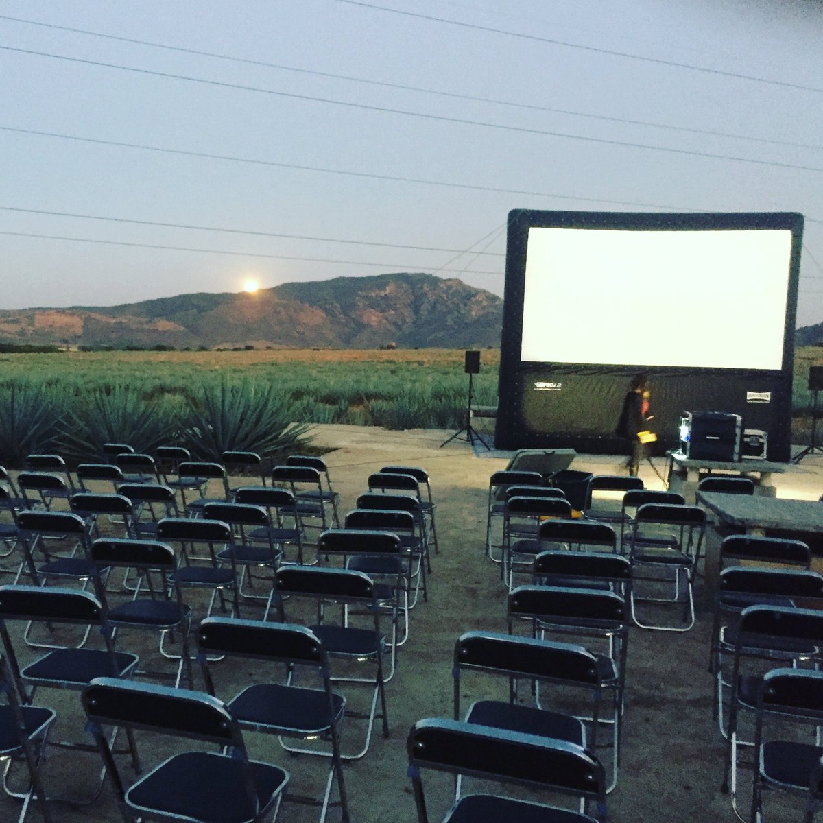 soydanielanuno's tweet photo. cine y tequila... que buena combinación! #Tequila2017 @FicTequila https://t.co/q9eoKAr8LY