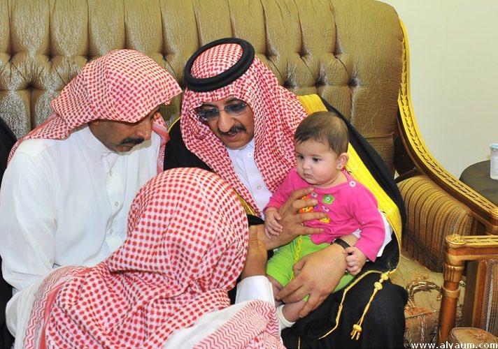 Beuty90's tweet photo. انت الرهيف اللي للاعناق بتار
ونت اكتمال الطيب والاستقامة
انت الذرى عن صالي الوقت لاجار
من كنت درعه ماتجيه الندامة
#محمد_بن_نايف_قاهر_الارهاب https://t.co/43YYHfH9Vc