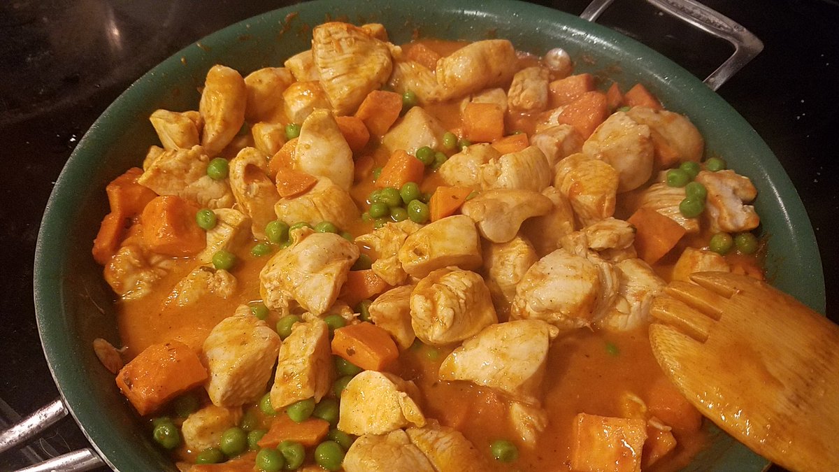 tlceventsgroup's tweet photo. Indian butter chicken with sweet potatoes &amp; peas. Yum! https://t.co/7HOnSEwVca